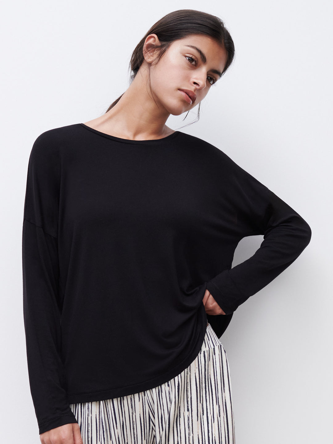 Femilet - Yara Long Sleeved T-Shirt Black