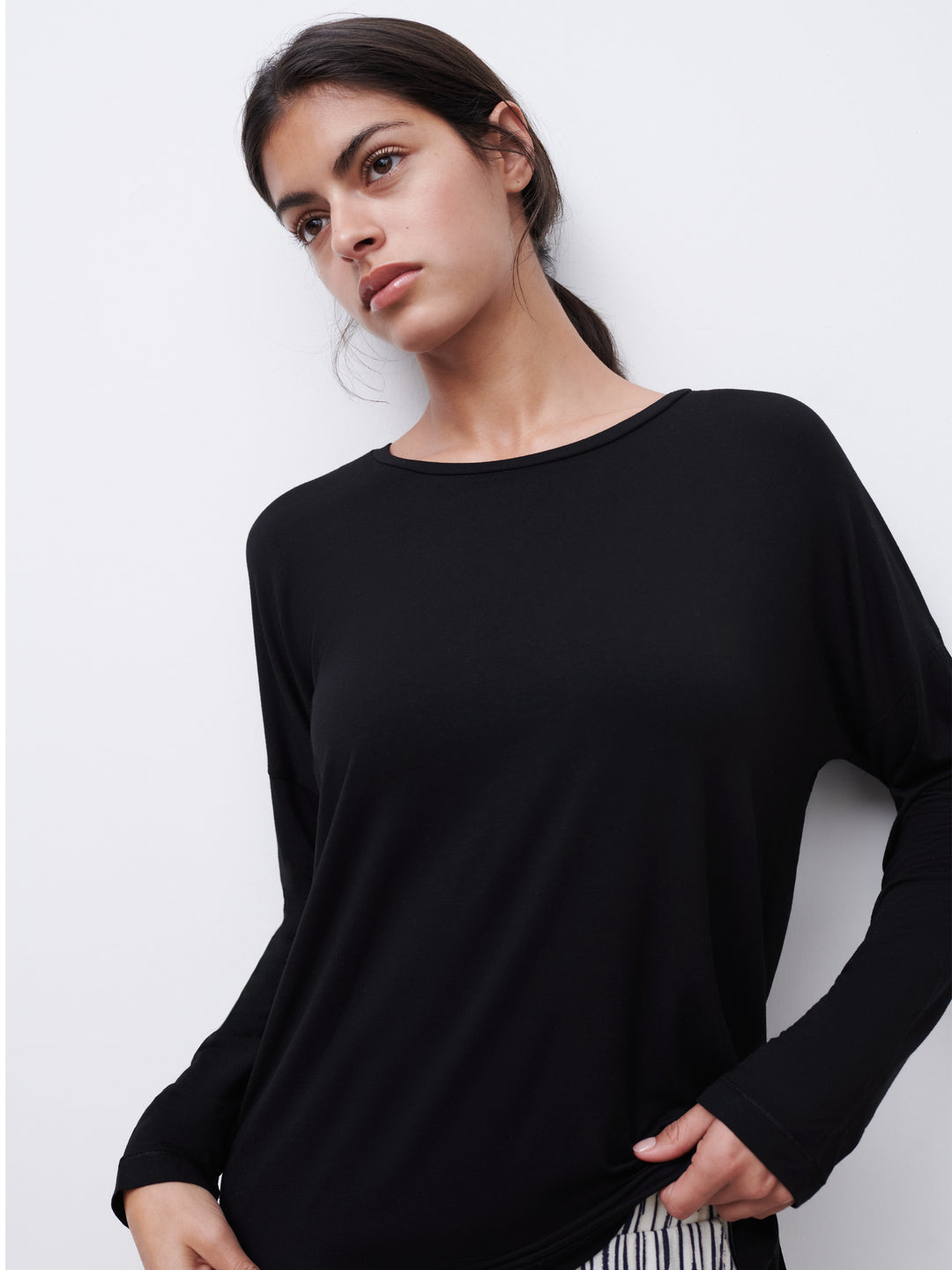 Femilet - Yara Long Sleeved T-Shirt Black