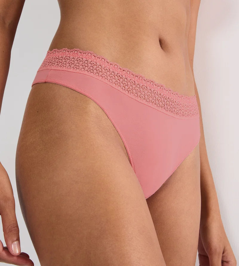 Triumph - Feel Of Modal String Cherry Rose