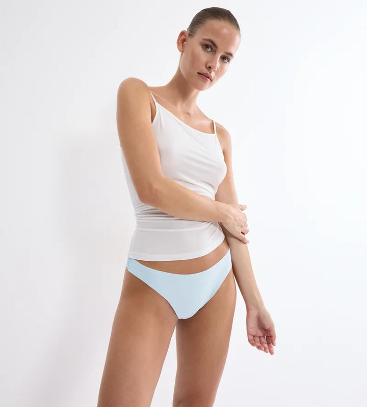 Triumph - Pretty Micro String Light Blue