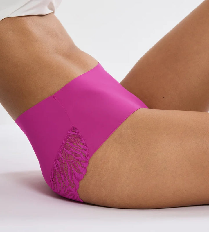 Triumph - Pretty Micro Maxi Plum Fusion