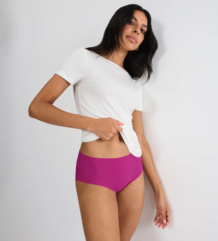 Triumph - Pretty Micro Maxi Plum Fusion