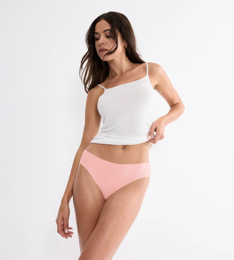 Triumph - Pretty Micro Tai Strawberry Cream