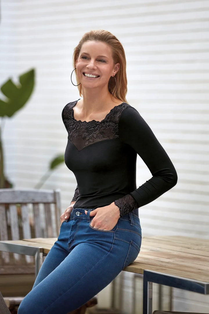 Janira - Greta Long Sleeved Sweater Black