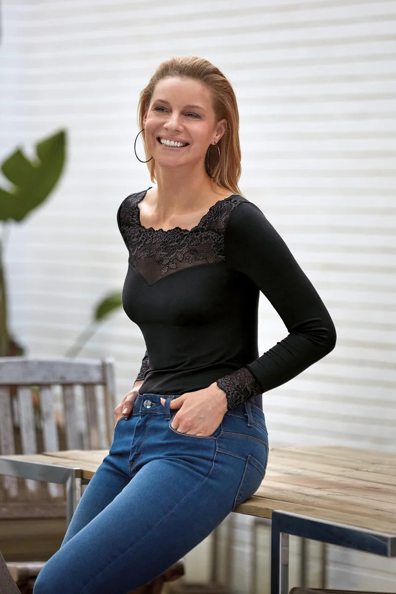 Janira - Greta Long Sleeved Sweater Black
