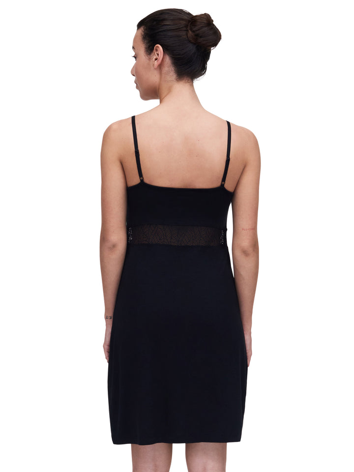Платье-комбинация Femilet Jazz - черная ночная рубашка Femilet