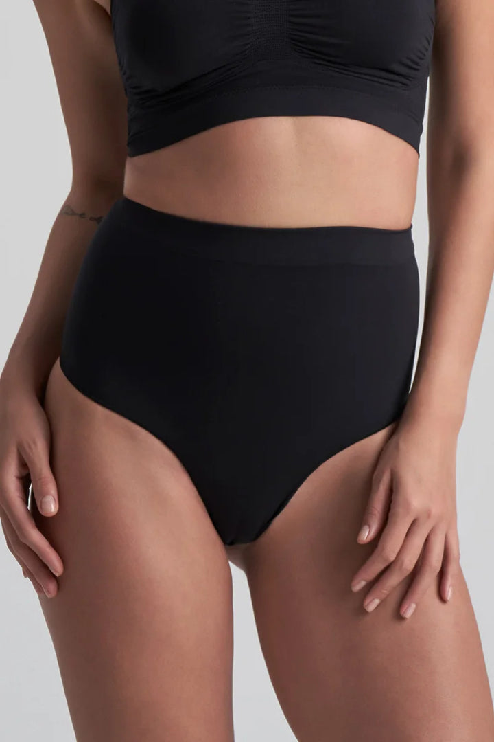 ByeBra - Seameless Shapewear (Strong Support) Soft Touch Mid Waist Thong Black