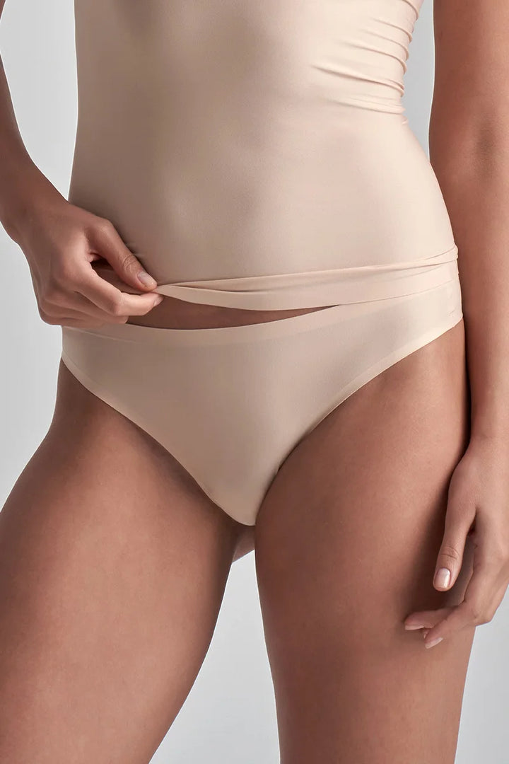 ByeBra - Uni Stretch (1-Size-Fits-Most) Uni Stretch Thong Beige