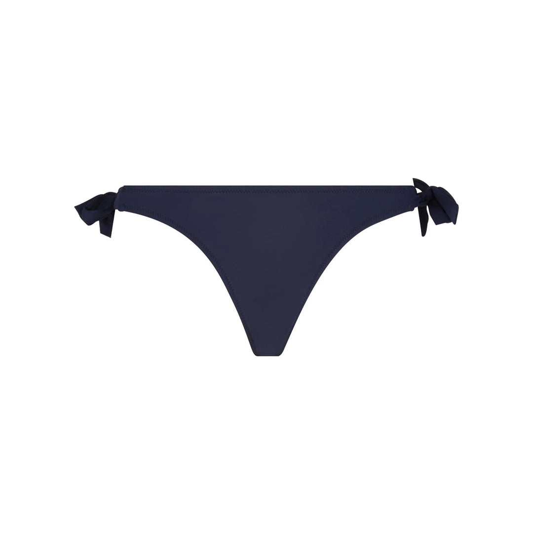 Antigel von Lise Charmel - La Chiquissima Bikini-Slip mit schmalen Seiten Marineblauer Mini-Bikini-Slip Antigel-Bademode von Lise Charmel