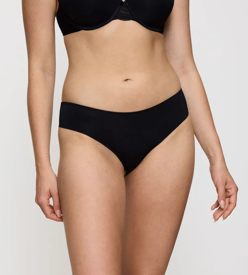 Triumph - Lovely Micro Brazilian String Black