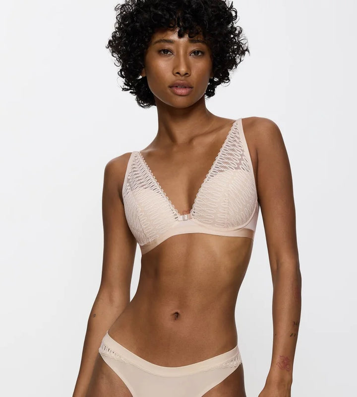 Triumph - Aura Spotlight Plunge Bra Creamy Dream