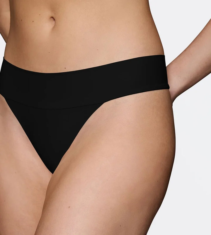 Triumph - Body Make-Up Essentials Illusion String Ex Black