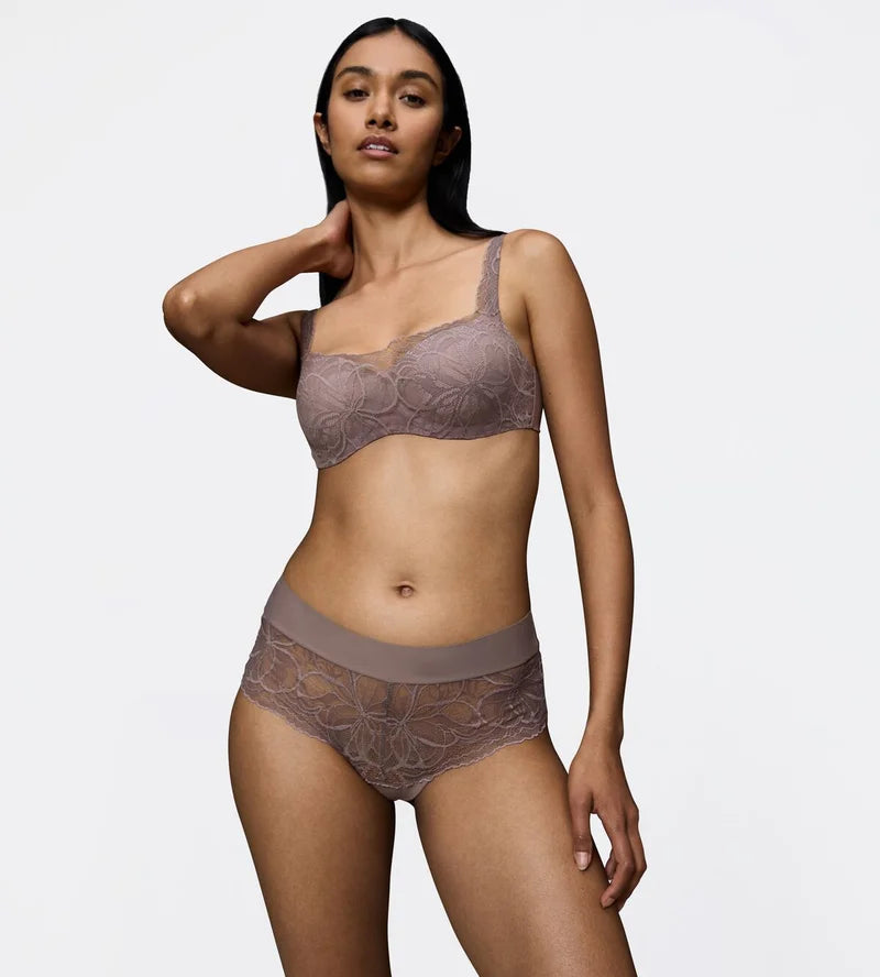 Triumph - Body Make-Up Essentials Illusion Lace Shorty Pigeon Grey