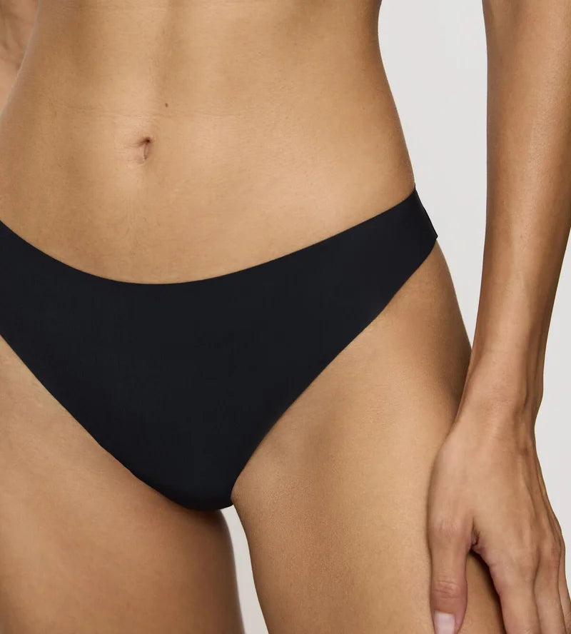 Triumph - Pretty Micro String Black