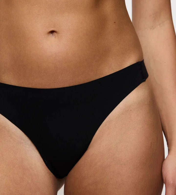 Triumph - Smart Invisible String Black