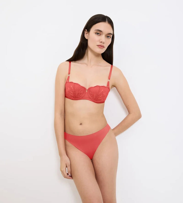 Triumph - Smart Invisible String Blood Orange