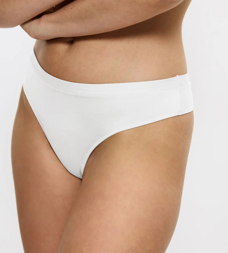 Triumph - Sense Of Modal String White