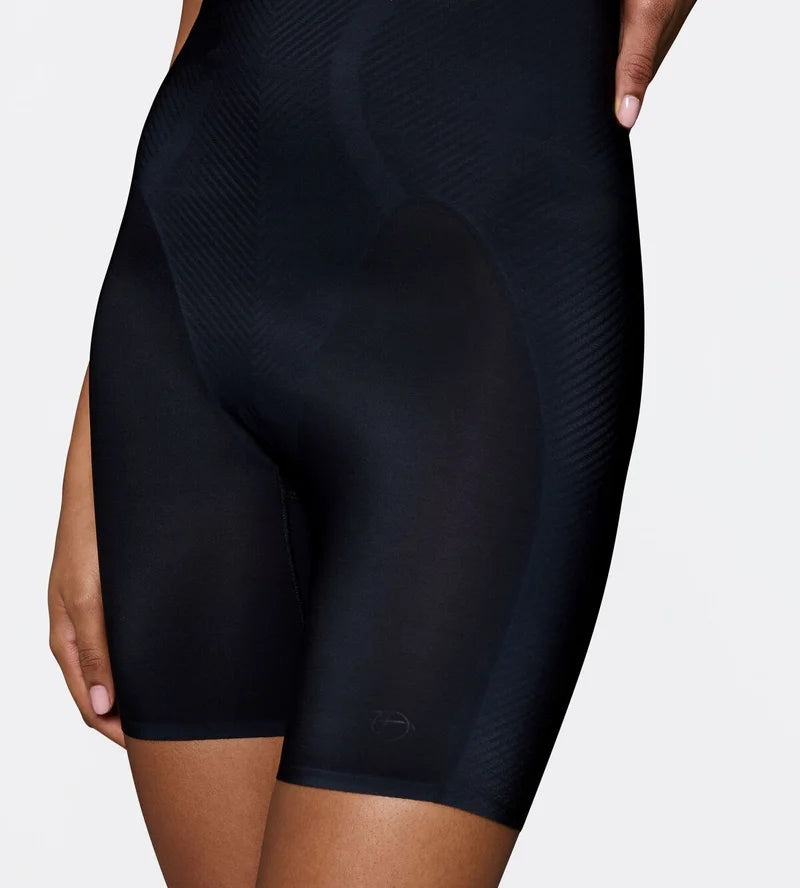 Triumph - Body Make-Up Essentials Illusion Curve Super High Waist Mid-Thigh Black