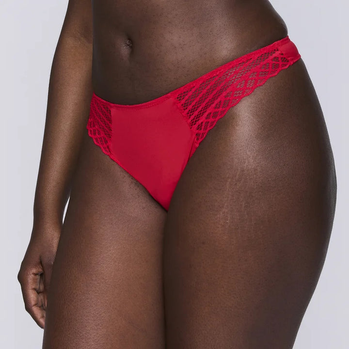 Primadonna Twist - East End Thong True Red
