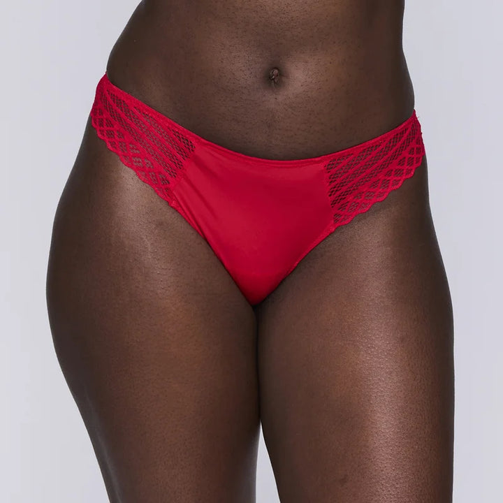 Primadonna Twist - East End Thong True Red